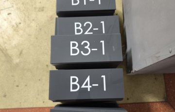 PLEKSİ KAPI İSİMLİĞİ